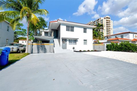 Immobilier commercial à vendre à Miami, Floride: 225.57 m2 № 1345865 - photo 1