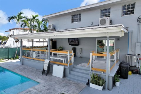 Propiedad comercial en venta en Miami, Florida, 225.57 m2 № 1345865 - foto 11