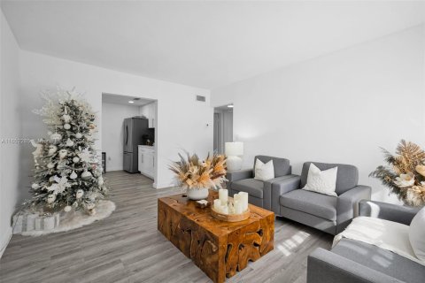 Immobilier commercial à vendre à Miami, Floride: 225.57 m2 № 1345865 - photo 12