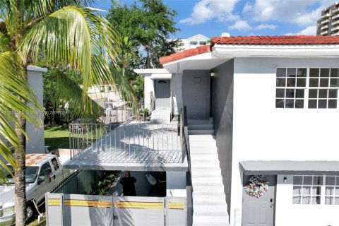 Propiedad comercial en venta en Miami, Florida, 225.57 m2 № 1345865 - foto 5