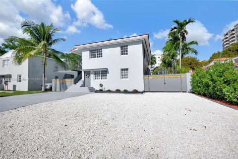 Propiedad comercial en venta en Miami, Florida, 225.57 m2 № 1345865 - foto 4