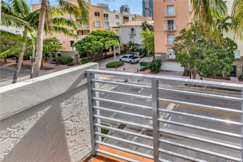 Townhouse in Miami Beach, Florida 3 bedrooms, 141.21 sq.m. № 1379092 - photo 6