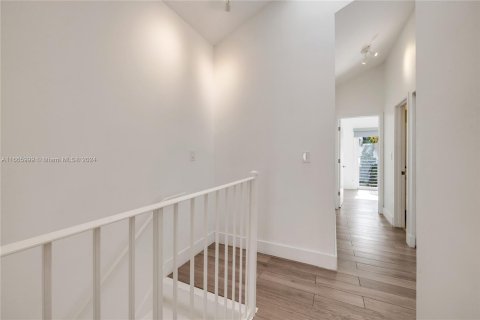 Townhouse in Miami Beach, Florida 3 bedrooms, 141.21 sq.m. № 1379092 - photo 14