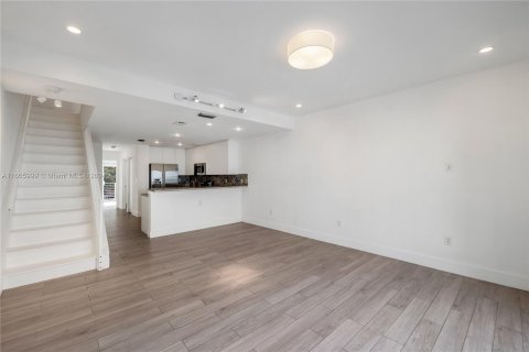 Townhouse in Miami Beach, Florida 3 bedrooms, 141.21 sq.m. № 1379092 - photo 8