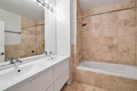 Adosado en venta en Miami Beach, Florida, 3 dormitorios, 141.21 m2 № 1379092 - foto 19