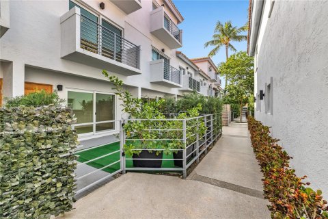 Touwnhouse à vendre à Miami Beach, Floride: 3 chambres, 141.21 m2 № 1379092 - photo 2