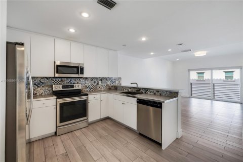 Adosado en venta en Miami Beach, Florida, 3 dormitorios, 141.21 m2 № 1379092 - foto 9