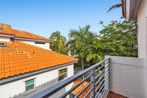 Townhouse in Miami Beach, Florida 3 bedrooms, 141.21 sq.m. № 1379092 - photo 21