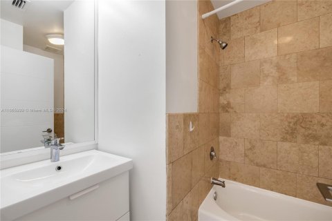 Touwnhouse à vendre à Miami Beach, Floride: 3 chambres, 141.21 m2 № 1379092 - photo 25