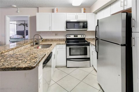 Condo in Coconut Creek, Florida, 2 bedrooms  № 1290795 - photo 12