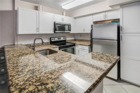 Condo in Coconut Creek, Florida, 2 bedrooms  № 1290795 - photo 11