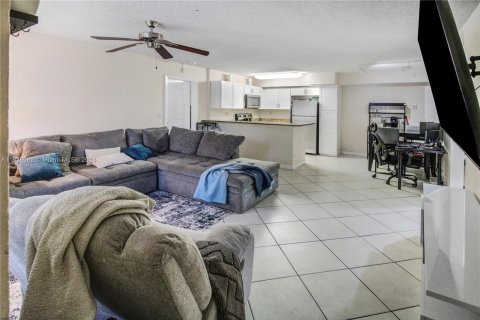 Condo in Coconut Creek, Florida, 2 bedrooms  № 1290795 - photo 4