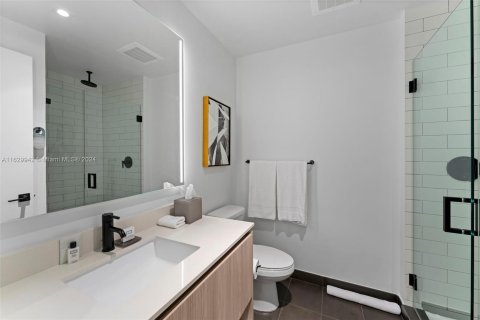 Condominio en venta en Miami, Florida, 1 dormitorio, 61.78 m2 № 1290749 - foto 13