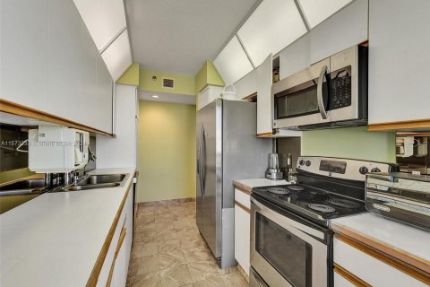 Condo in Aventura, Florida, 3 bedrooms  № 1135587 - photo 11