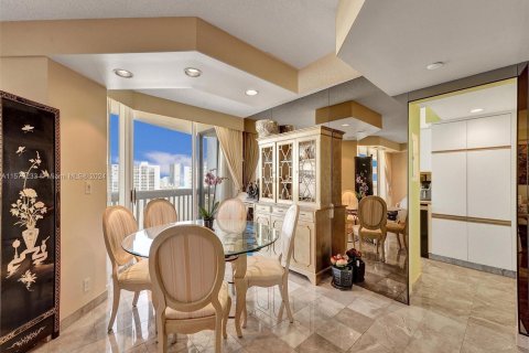 Copropriété à vendre à Aventura, Floride: 3 chambres, 157.56 m2 № 1135587 - photo 9