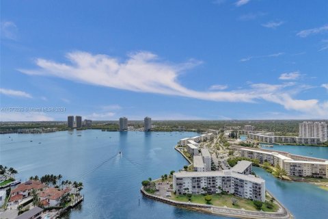 Copropriété à vendre à Aventura, Floride: 3 chambres, 157.56 m2 № 1135587 - photo 2