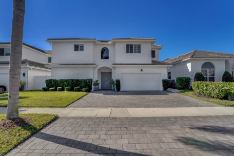 House in Boca Raton, Florida 6 bedrooms, 311.87 sq.m. № 1096630 - photo 30