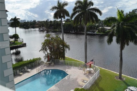 Condo in Fort Lauderdale, Florida, 3 bedrooms  № 1240286 - photo 12