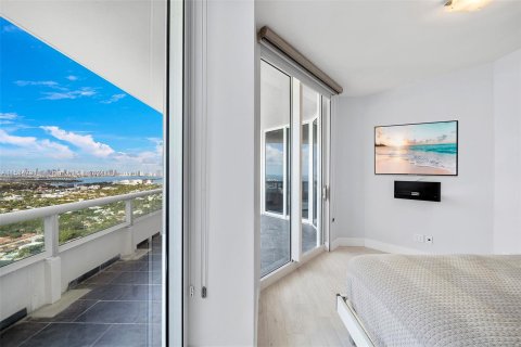 Condo in Miami Beach, Florida, 2 bedrooms  № 1171932 - photo 28