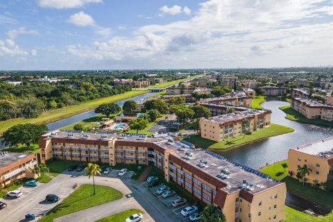 Copropriété à vendre à Sunrise, Floride: 2 chambres, 112.69 m2 № 1171894 - photo 1