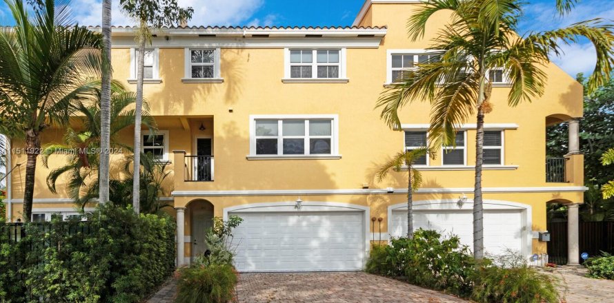 Townhouse in Fort Lauderdale, Florida 3 bedrooms, 221.48 sq.m. № 940348