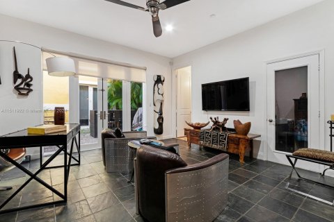 Townhouse in Fort Lauderdale, Florida 3 bedrooms, 221.48 sq.m. № 940348 - photo 10
