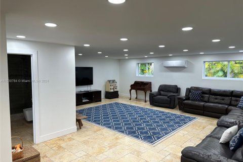 House in Coral Gables, Florida 4 bedrooms, 225.1 sq.m. № 1000522 - photo 13