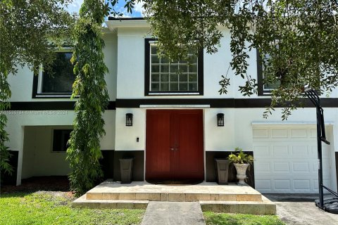 Villa ou maison à vendre à Coral Gables, Floride: 4 chambres, 225.1 m2 № 1000522 - photo 1