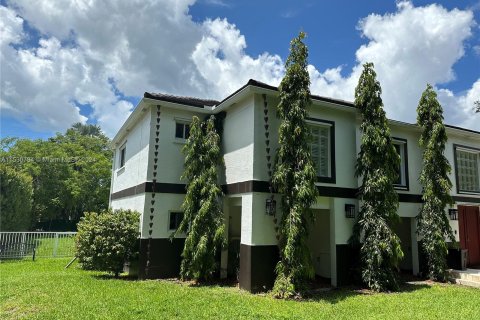 Villa ou maison à vendre à Coral Gables, Floride: 4 chambres, 225.1 m2 № 1000522 - photo 3