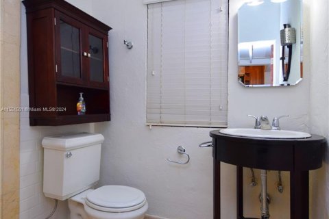 Condo in Coral Gables, Florida, 1 bedroom  № 1077616 - photo 12