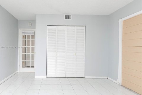 Condominio en venta en Hallandale Beach, Florida, 2 dormitorios, 118.91 m2 № 912213 - foto 7