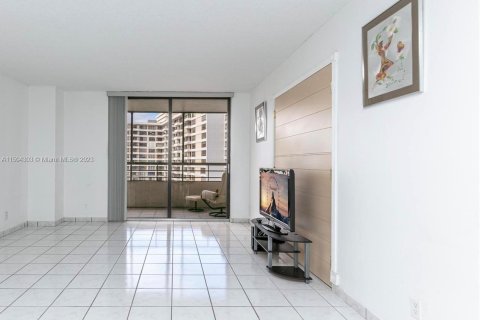 Condominio en venta en Hallandale Beach, Florida, 2 dormitorios, 118.91 m2 № 912213 - foto 2