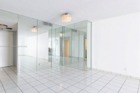 Condominio en venta en Hallandale Beach, Florida, 2 dormitorios, 118.91 m2 № 912213 - foto 4