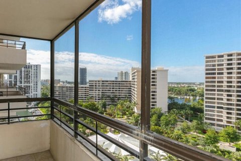 Condominio en venta en Hallandale Beach, Florida, 2 dormitorios, 118.91 m2 № 912213 - foto 21