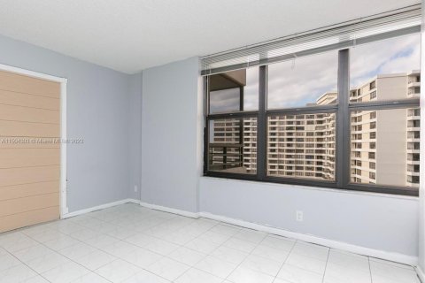 Copropriété à vendre à Hallandale Beach, Floride: 2 chambres, 118.91 m2 № 912213 - photo 5