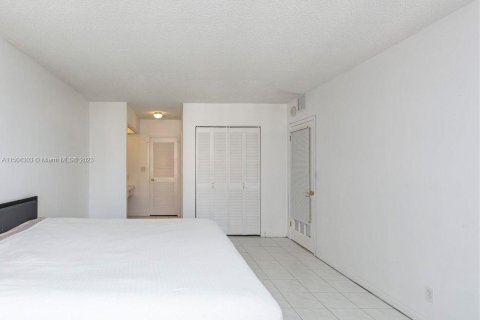 Copropriété à vendre à Hallandale Beach, Floride: 2 chambres, 118.91 m2 № 912213 - photo 12