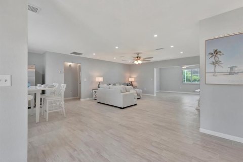 Villa ou maison à louer à Bradenton, Floride: 3 chambres, 156.63 m2 № 1370070 - photo 6