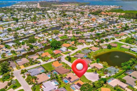 Villa ou maison à louer à Bradenton, Floride: 3 chambres, 156.63 m2 № 1370070 - photo 4