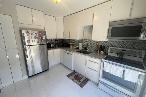 Townhouse in Miami, Florida 3 bedrooms, 119.75 sq.m. № 1292335 - photo 9