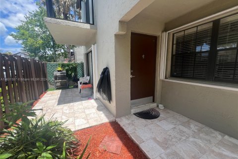 Townhouse in Miami, Florida 3 bedrooms, 119.75 sq.m. № 1292335 - photo 4