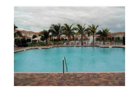 Townhouse in Riviera Beach, Florida 2 bedrooms, 111.39 sq.m. № 1161769 - photo 1