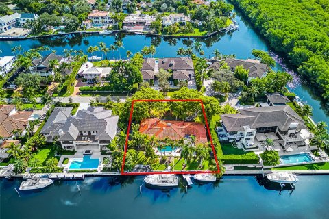 Villa ou maison à vendre à Coral Gables, Floride: 5 chambres, 371.33 m2 № 837116 - photo 1