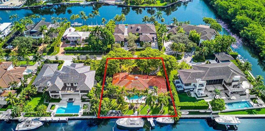 Villa ou maison à Coral Gables, Floride 5 chambres, 371.33 m2 № 837116