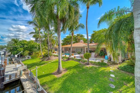 Villa ou maison à vendre à Coral Gables, Floride: 5 chambres, 371.33 m2 № 837116 - photo 9