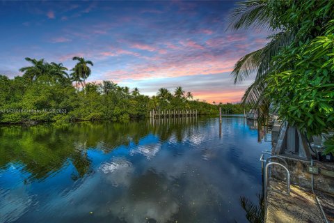 Villa ou maison à vendre à Coral Gables, Floride: 5 chambres, 371.33 m2 № 837116 - photo 13