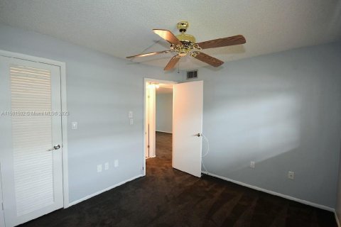 Condo in Sunrise, Florida, 2 bedrooms  № 908917 - photo 15