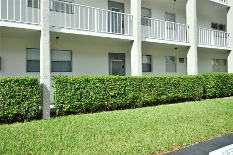 Condo in Sunrise, Florida, 2 bedrooms  № 908917 - photo 2