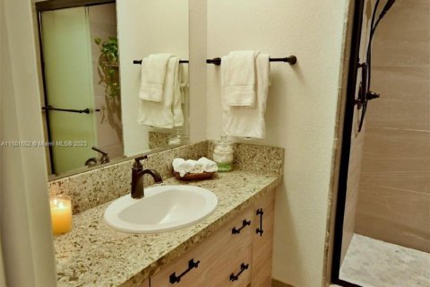 Condo in Sunrise, Florida, 2 bedrooms  № 908917 - photo 4