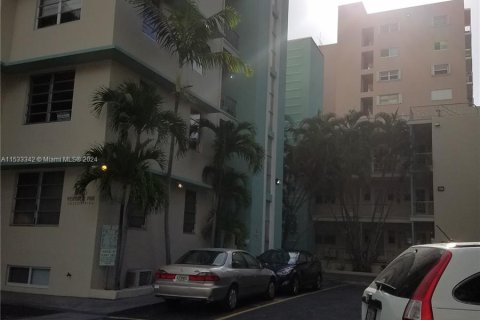 Купить коммерческую недвижимость в Майами-Бич, Флорида № 1008877 - фото 1