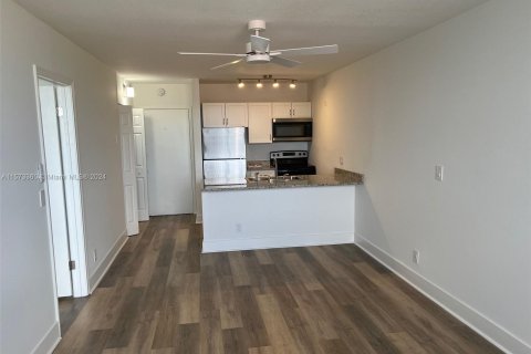 Condominio en venta en Coral Springs, Florida, 1 dormitorio, 56.3 m2 № 1135796 - foto 11